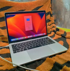 Second hand MacBook Pro i7 8GB RAM 128GB Storage Chinese Version A1708 13 inch Two USB2.0 Ports 3072×1920 Display